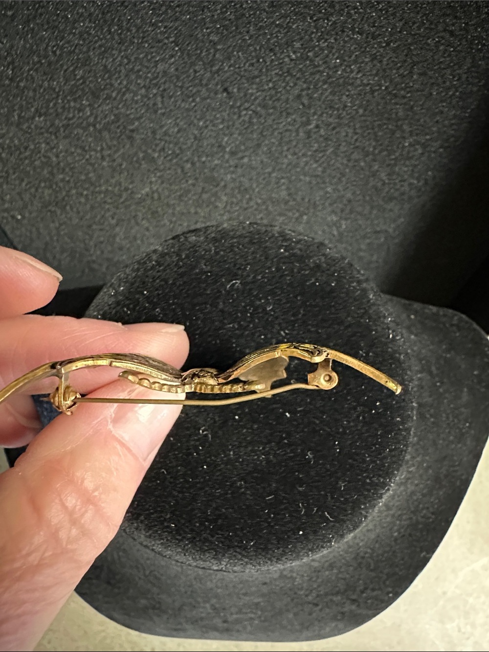 Vintage Spanish Damascene Style Gold Tone Butterfly Brooch with Yellow Accents - Picture 6 of 10